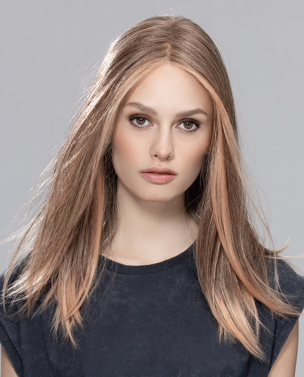 Perruque Sleek Mono Part portée