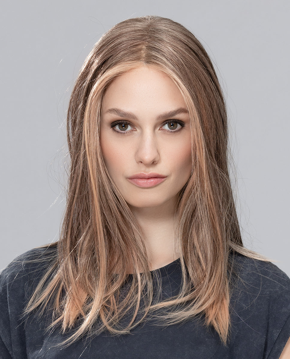 Perruque Sleek Mono Part portée